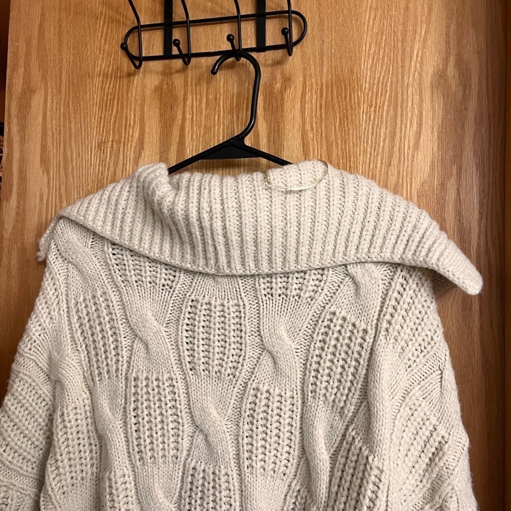 Universal Threads Women’s Cream Chunky Cable Knit Cardigan - Picture 9 of 9
